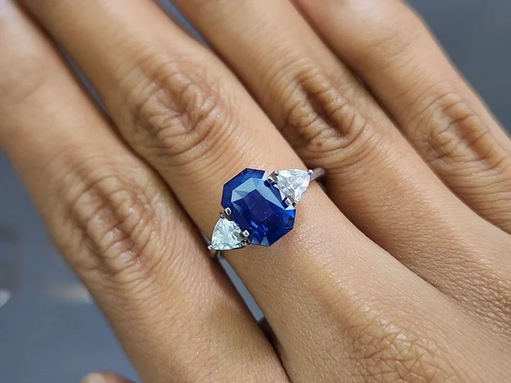 Unheated Royal Blue sapphire emerald cut 3.22 carats, Sri Lanka Image №5