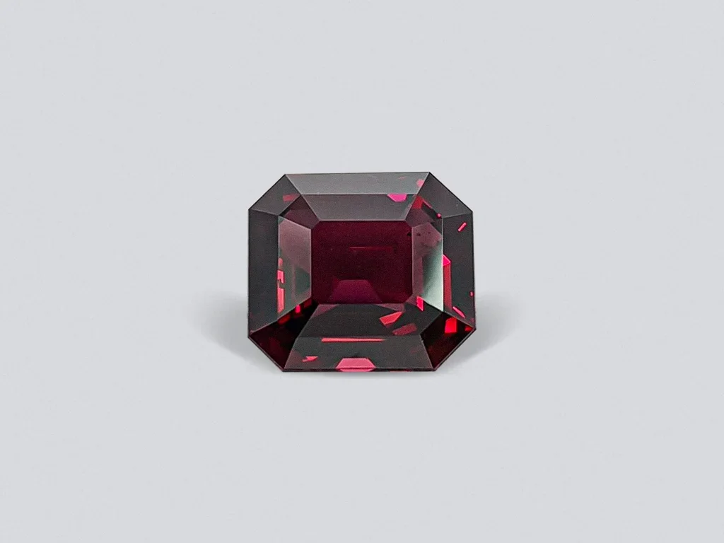 Octagon-cut red rhodolite garnet 11.08 carats from Mozambique Image №1