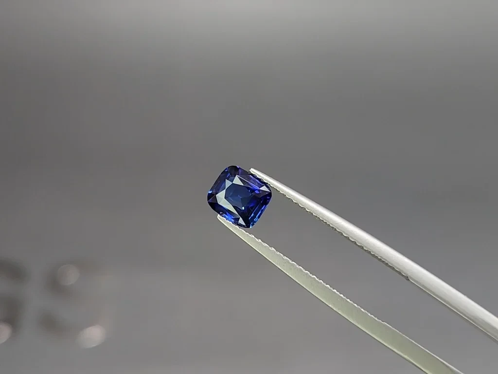 Sapphire Royal Blue cushion cut 1.02 carats, Sri Lanka Image №3