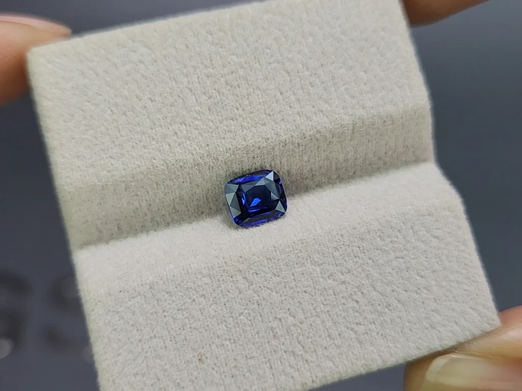 Sapphire Royal Blue cushion cut 1.02 carats, Sri Lanka Image №4
