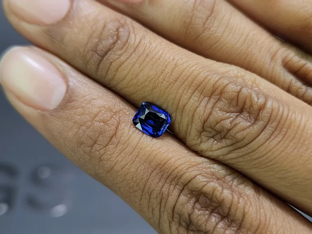 Sapphire Royal Blue cushion cut 1.02 carats, Sri Lanka Image №2