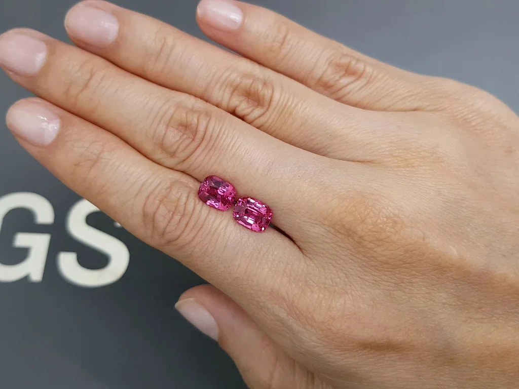 Pair of bright cushion-cut Mahenge spinels 4.11 carats, Tanzania Image №2