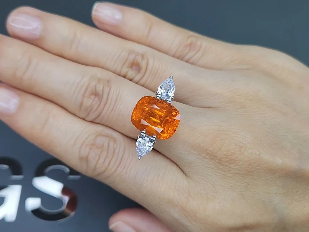 Large Fanta spessartite garnet in cushion cut 12.44 carats, Africa Image №5
