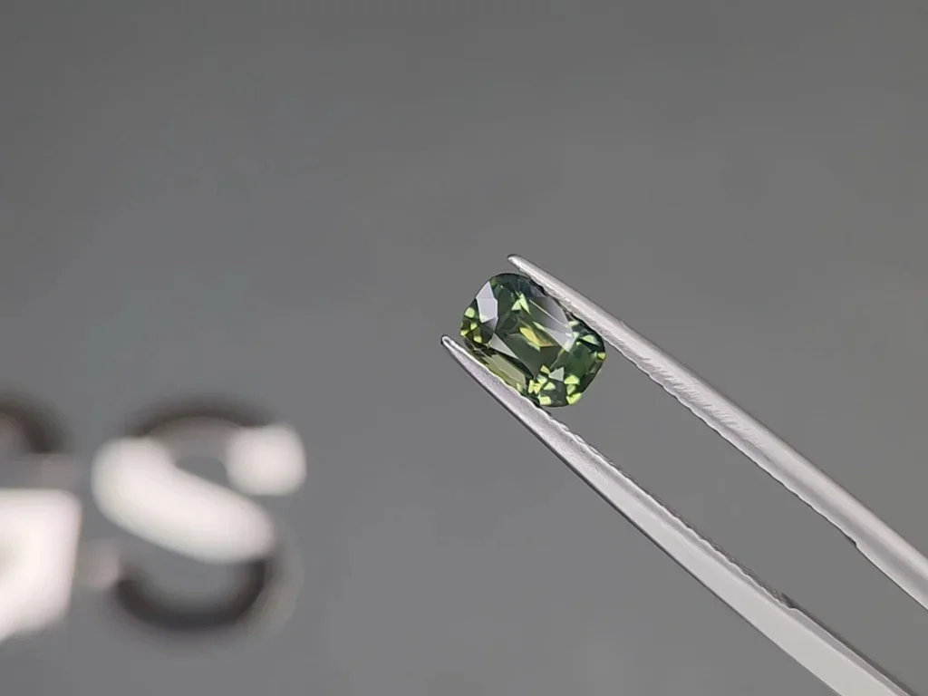 Unheated green sapphire in cushion cut 1.22 carats, Sri Lanka Image №3