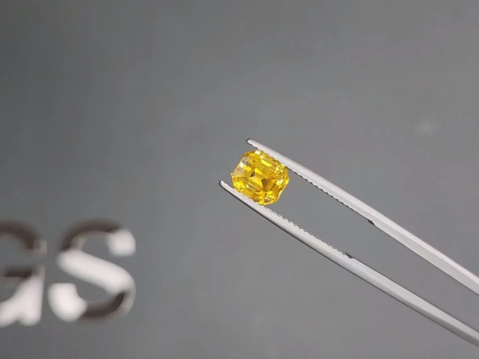 Vivid Yellow sapphire in octagon cut 3.07 carats, Sri Lanka Image №3