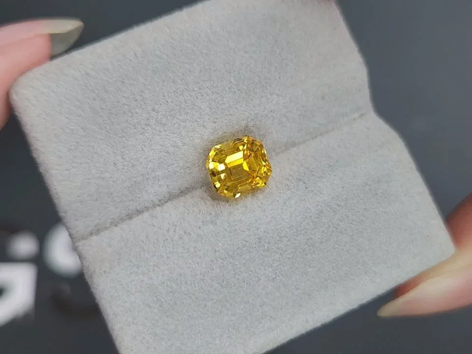 Vivid Yellow sapphire in octagon cut 3.07 carats, Sri Lanka Image №4