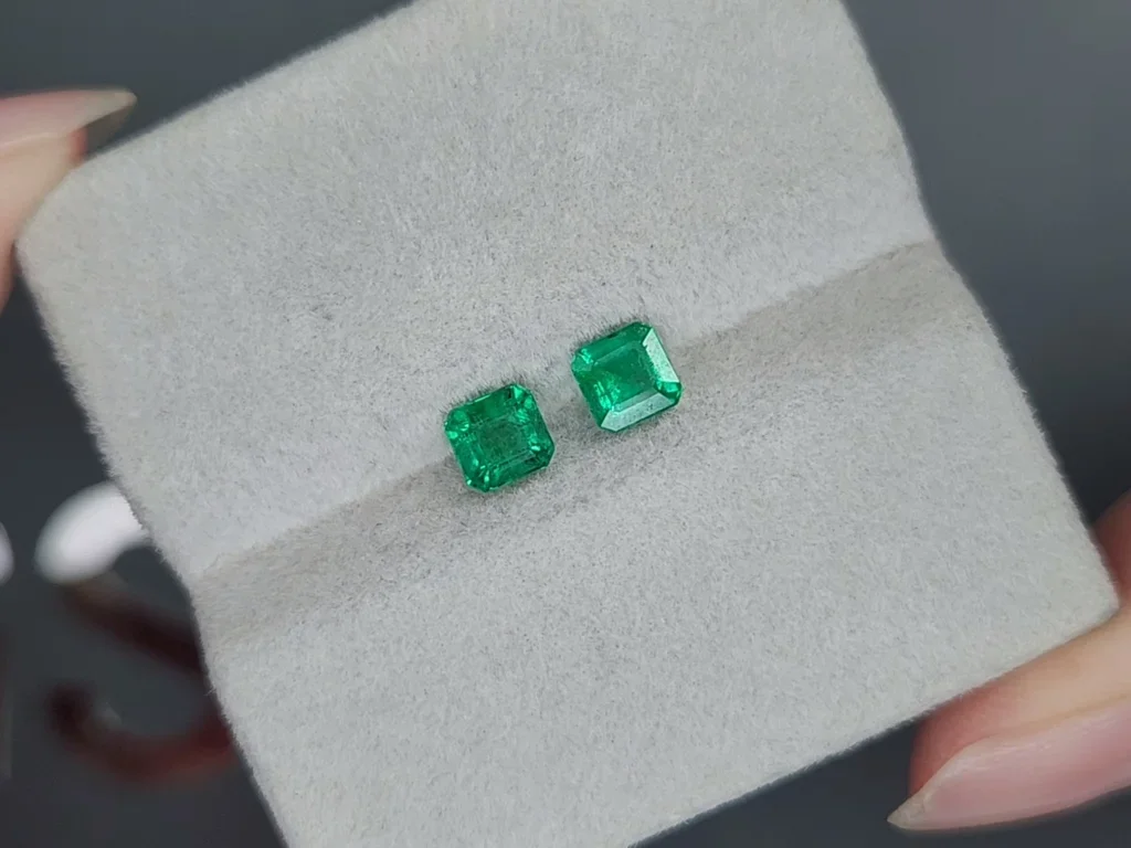 Pair of emeralds in octagon cut 0.95 carats, Zambia  Image №4