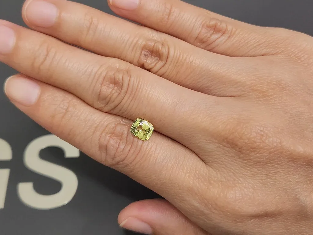 Chrysoberyl in cushion cut 1.55 carats, Sri Lanka   Image №2