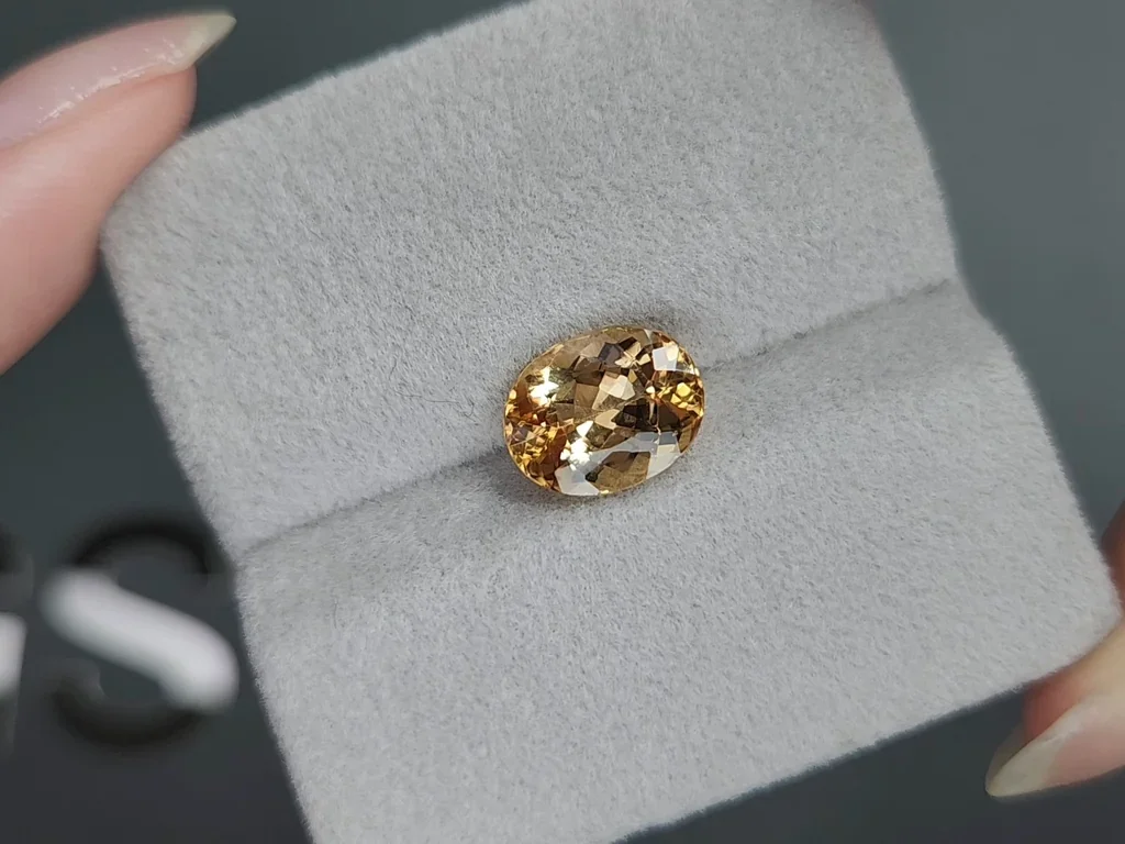 Golden topaz Imperial oval cut 3.31carats, Brazil  Image №4