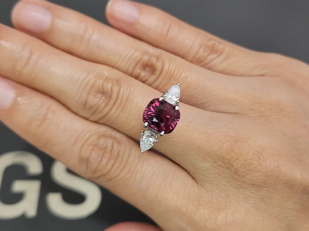 Vibrant purple-pink spinel in cushion cut 4.03 carats, Tanzania Image №5