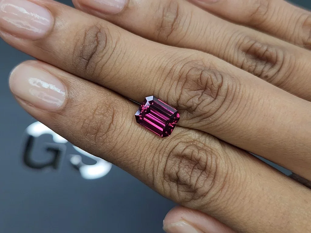 Garnet rhodolite octagon cut 3.86 carats, Africa Image №2