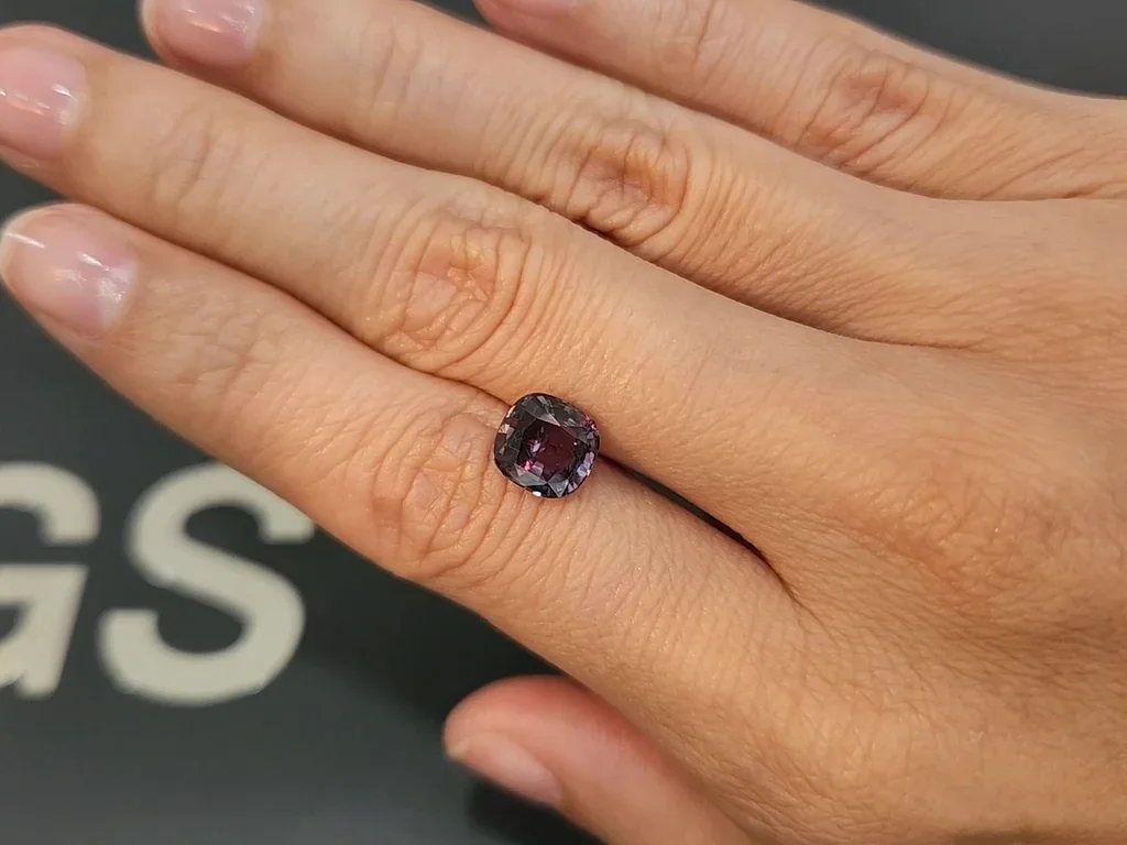 Alexandrite with color change cushion cut 2.54 carats, Tanzania Image №3