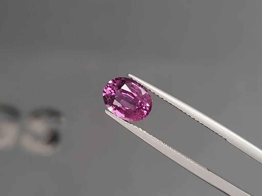 Tourmaline Hot Pink oval cuts 2.04 carats, Africa Image №3