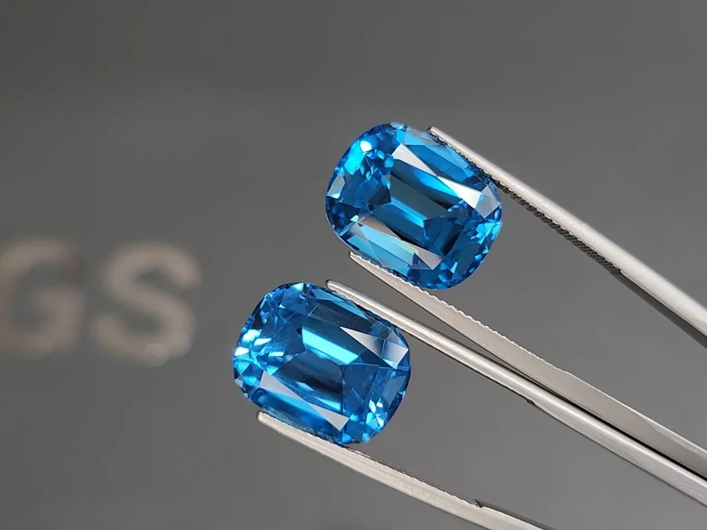 Pair of large topaz Vivid Swiss Blue cushion cut  25.93 carats, Brazil  Image №3
