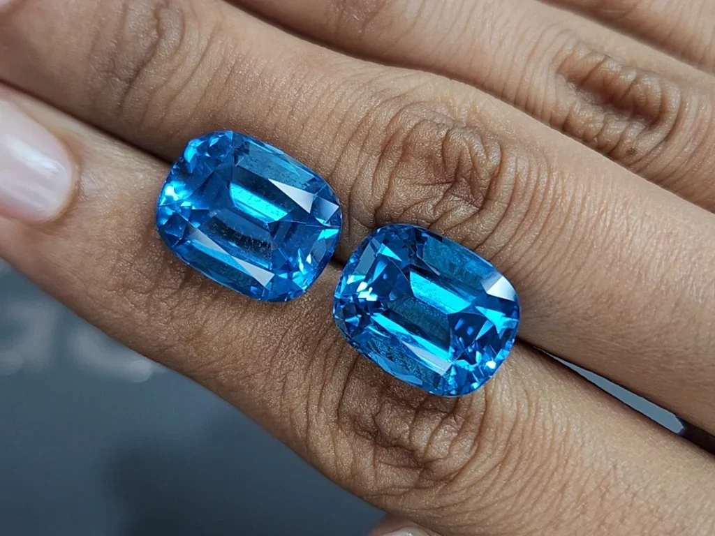 Pair of large topaz Vivid Swiss Blue cushion cut  25.93 carats, Brazil  Image №2