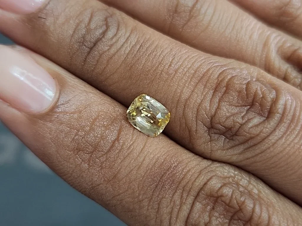 Unheated yellow sapphire cobashon cut 1.54 carats, Sri Lanka Image №2