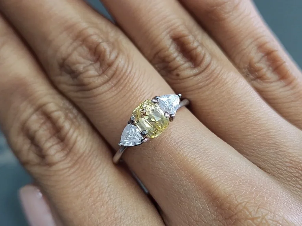 Unheated yellow sapphire cobashon cut 1.54 carats, Sri Lanka Image №5