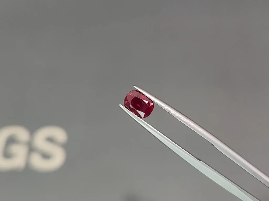 Unheated ruby Pigeon's blood  cushion cut 1.09 carats, Burma  Image №3