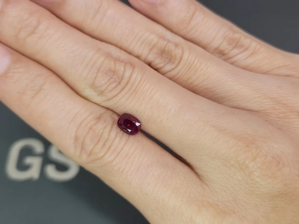 Unheated ruby Pigeon's blood  cushion cut 1.09 carats, Burma  Image №2
