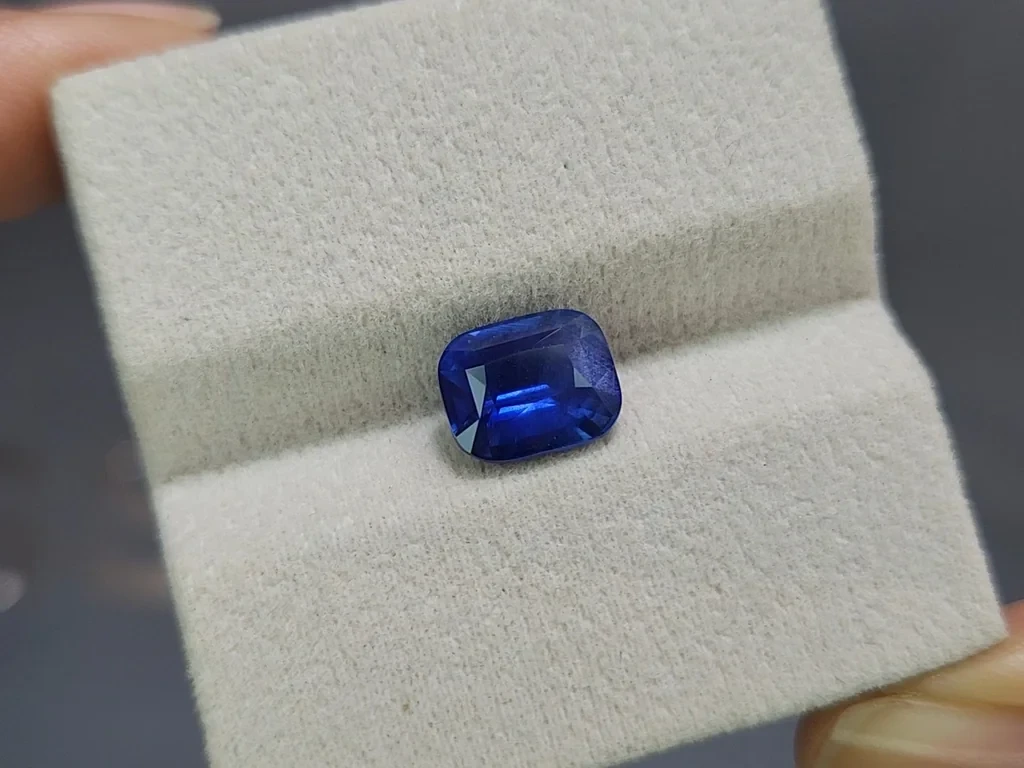 Unheated sapphire Royal Blue cushion cut 3.55 carats, Sri Lanka Image №4