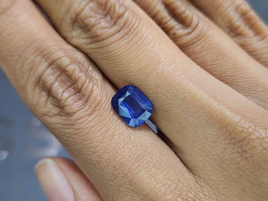 Unheated sapphire Royal Blue cushion cut 3.55 carats, Sri Lanka Image №2