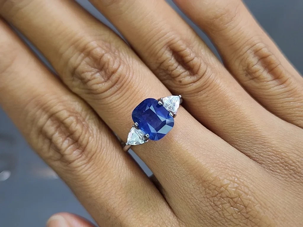Unheated sapphire Royal Blue cushion cut 3.55 carats, Sri Lanka Image №5