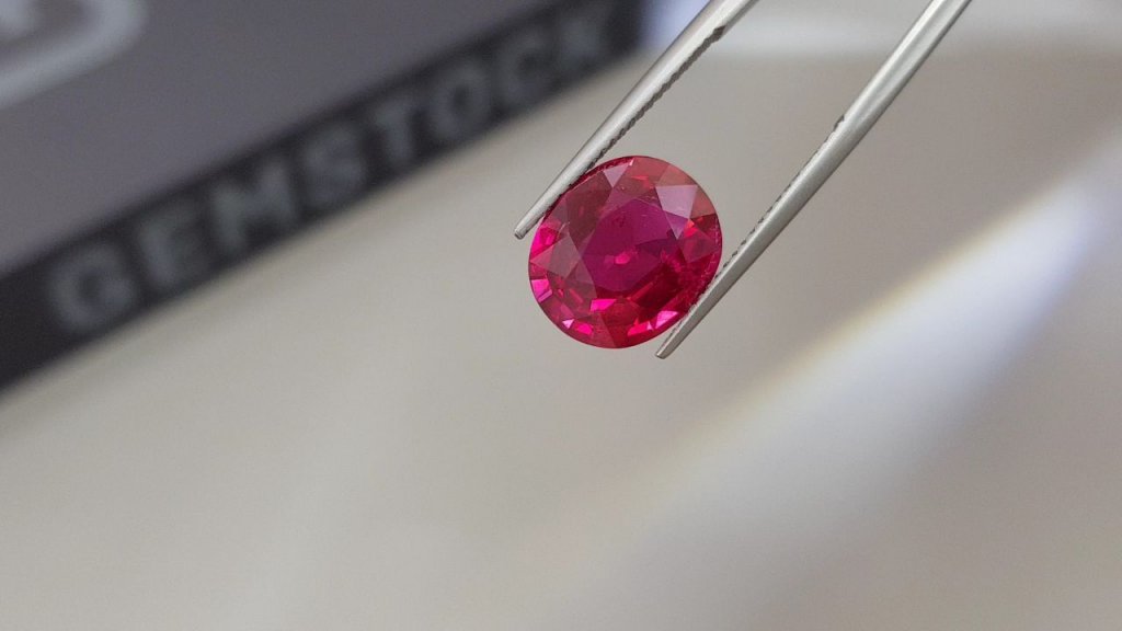 Investment grade unheated ruby from Mozambique 6.20 ct, Pigeon's Blood, GRS Image №3