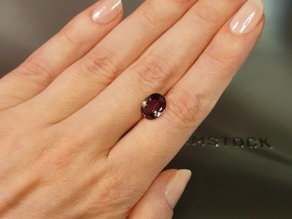 Rare alexandrite in oval cut with strong color change effect 4.05 ct, Sri Lanka Image №4