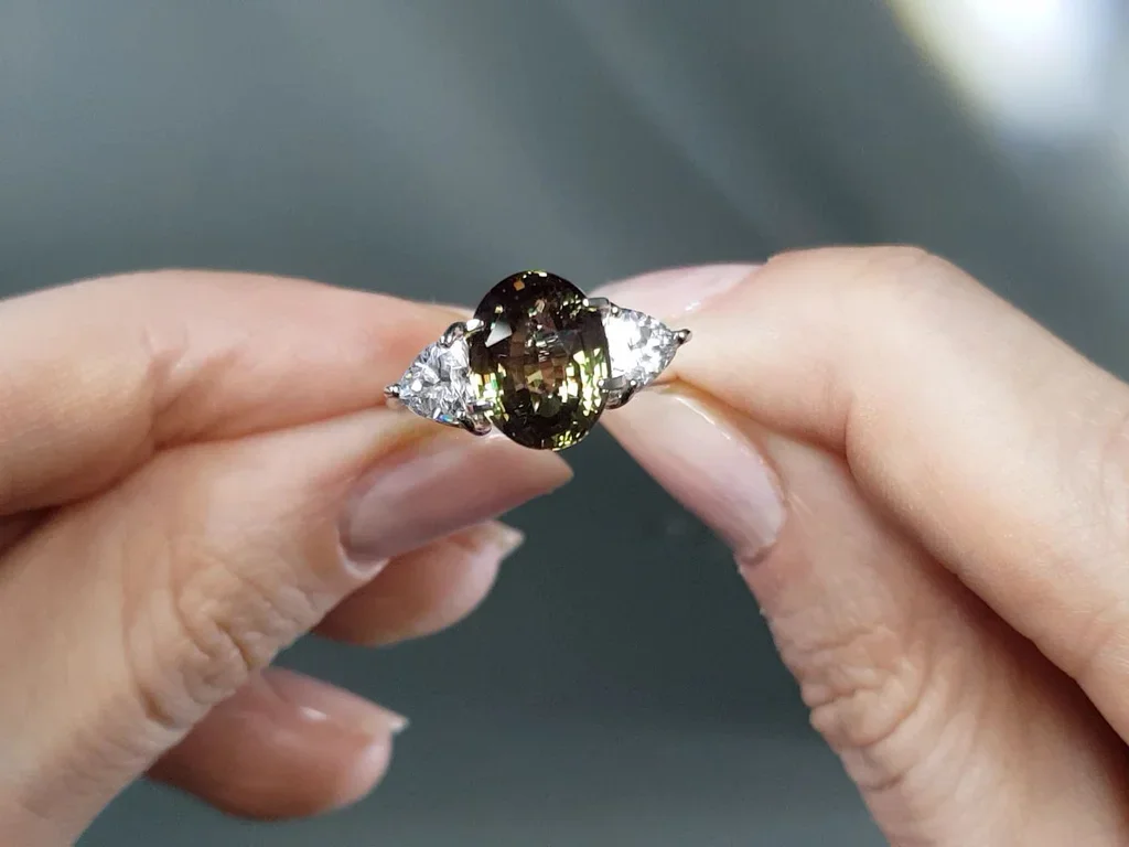Rare alexandrite in oval cut with strong color change effect 4.05 ct, Sri Lanka Image №13