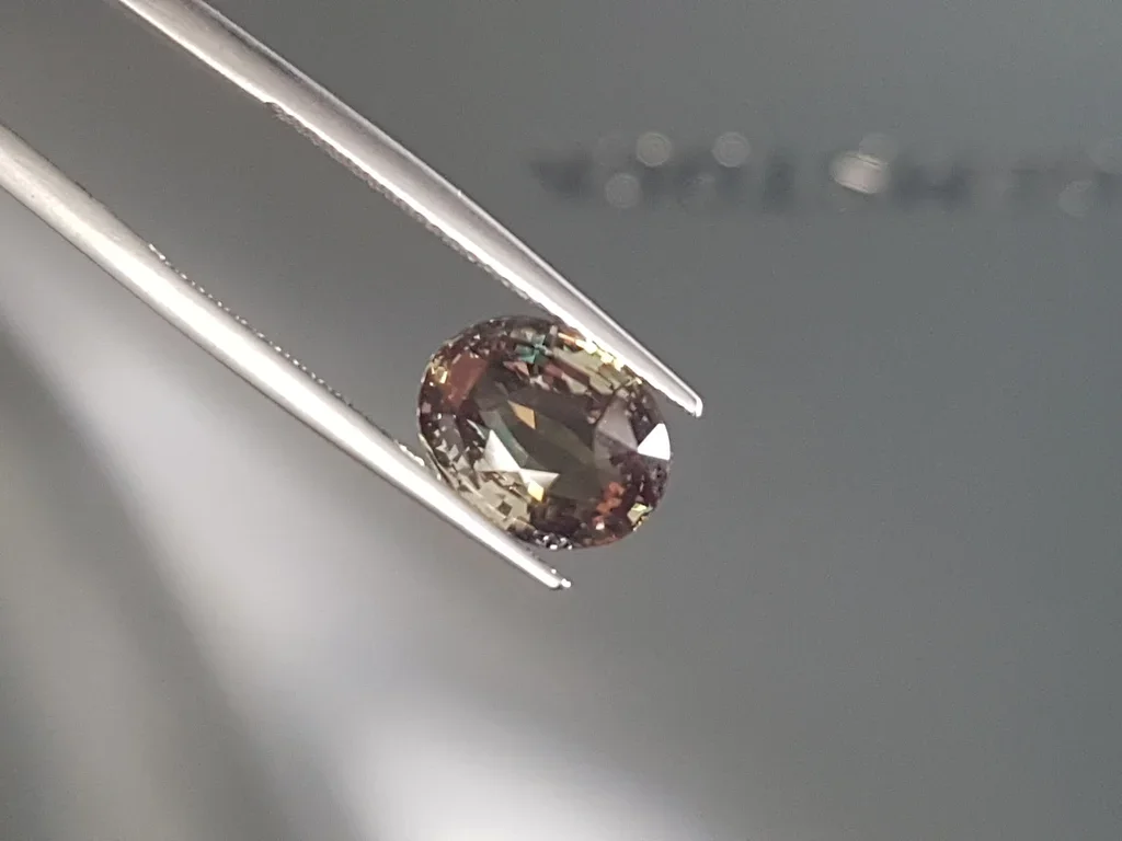 Rare alexandrite in oval cut with strong color change effect 4.05 ct, Sri Lanka Image №9