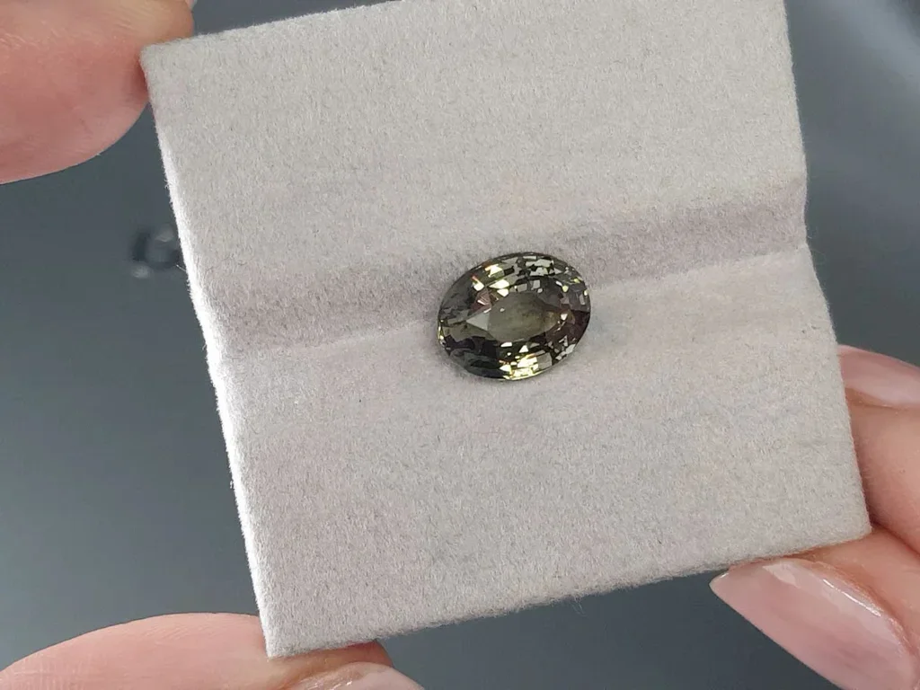 Rare alexandrite in oval cut with strong color change effect 4.05 ct, Sri Lanka Image №10