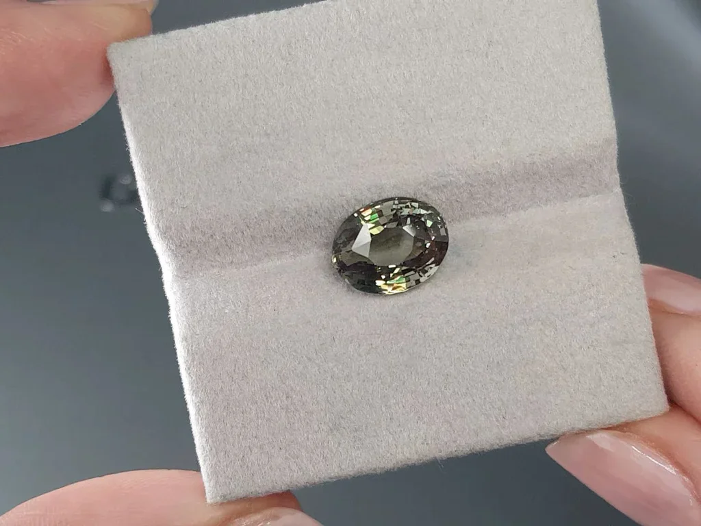 Rare alexandrite in oval cut with strong color change effect 4.05 ct, Sri Lanka Image №11