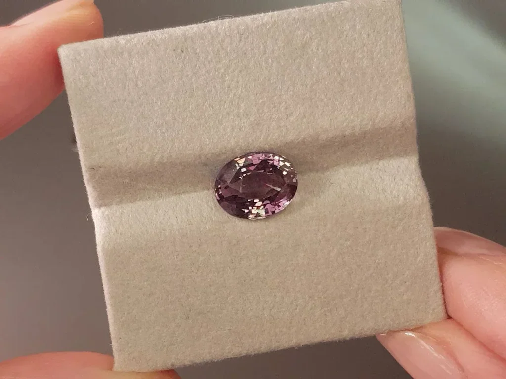 Rare alexandrite in oval cut with strong color change effect 4.05 ct, Sri Lanka Image №12