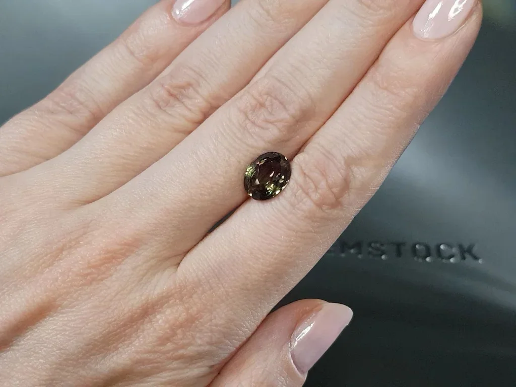 Rare alexandrite in oval cut with strong color change effect 4.05 ct, Sri Lanka Image №5