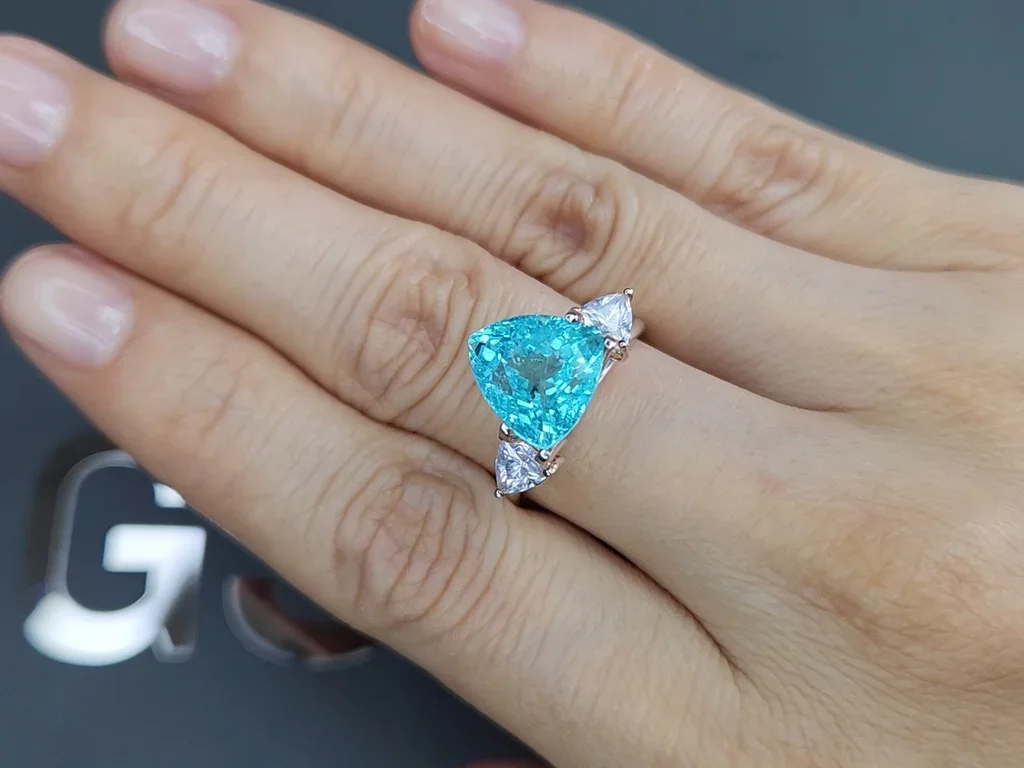 Trillion-cut neon blue Paraiba tourmaline 5.20 carats, Mozambique Image №5