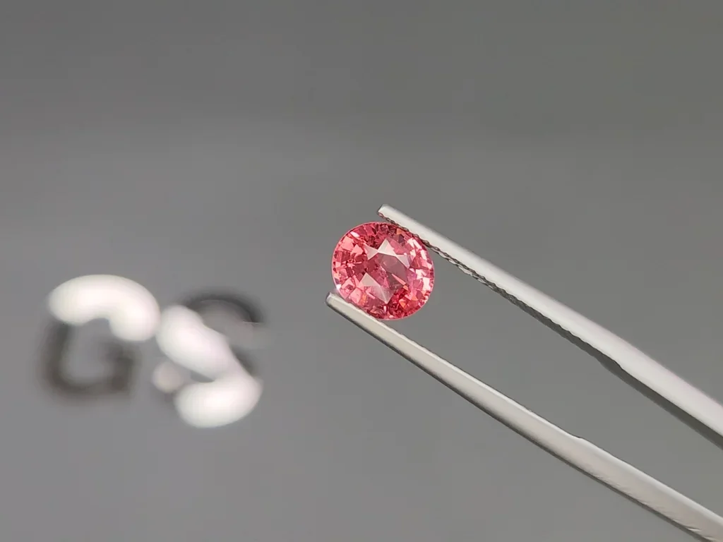 Spinel Mahenge Vivid Pink oval cut 1.56 carats, Tanzania Image №3