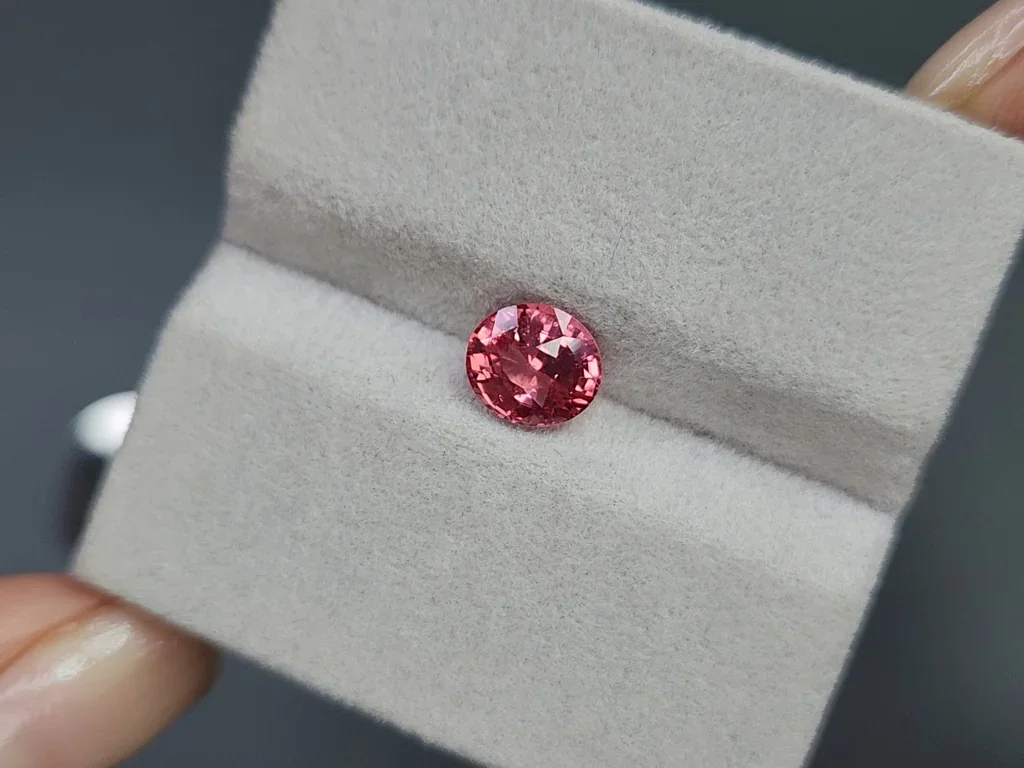 Spinel Mahenge Vivid Pink oval cut 1.56 carats, Tanzania Image №4