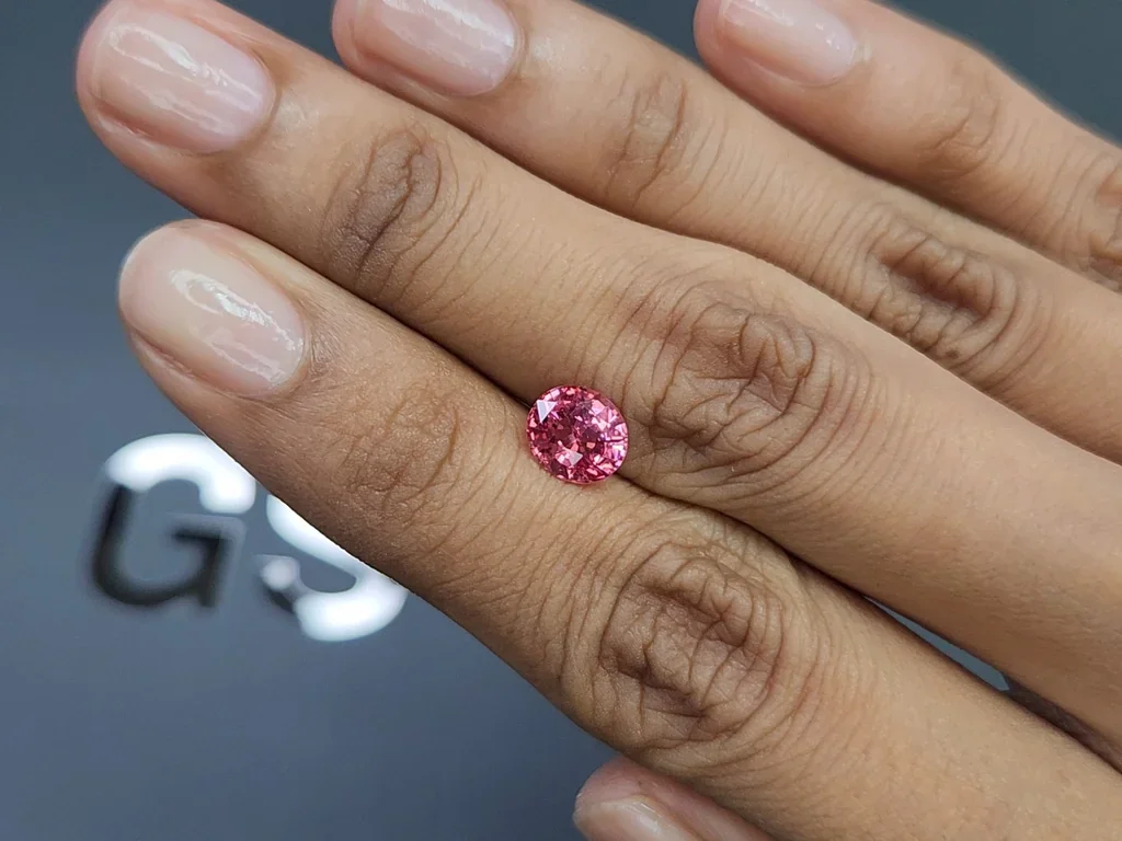 Spinel Mahenge Vivid Pink oval cut 1.56 carats, Tanzania Image №2