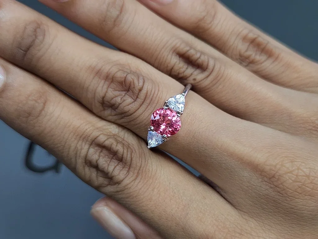Spinel Mahenge Vivid Pink oval cut 1.56 carats, Tanzania Image №5