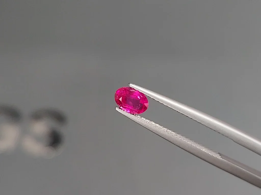 Ruby Pigeon Blood oval cut 0.50 carats, Burma Image №3