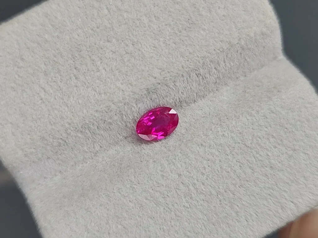 Ruby Pigeon Blood oval cut 0.50 carats, Burma Image №4