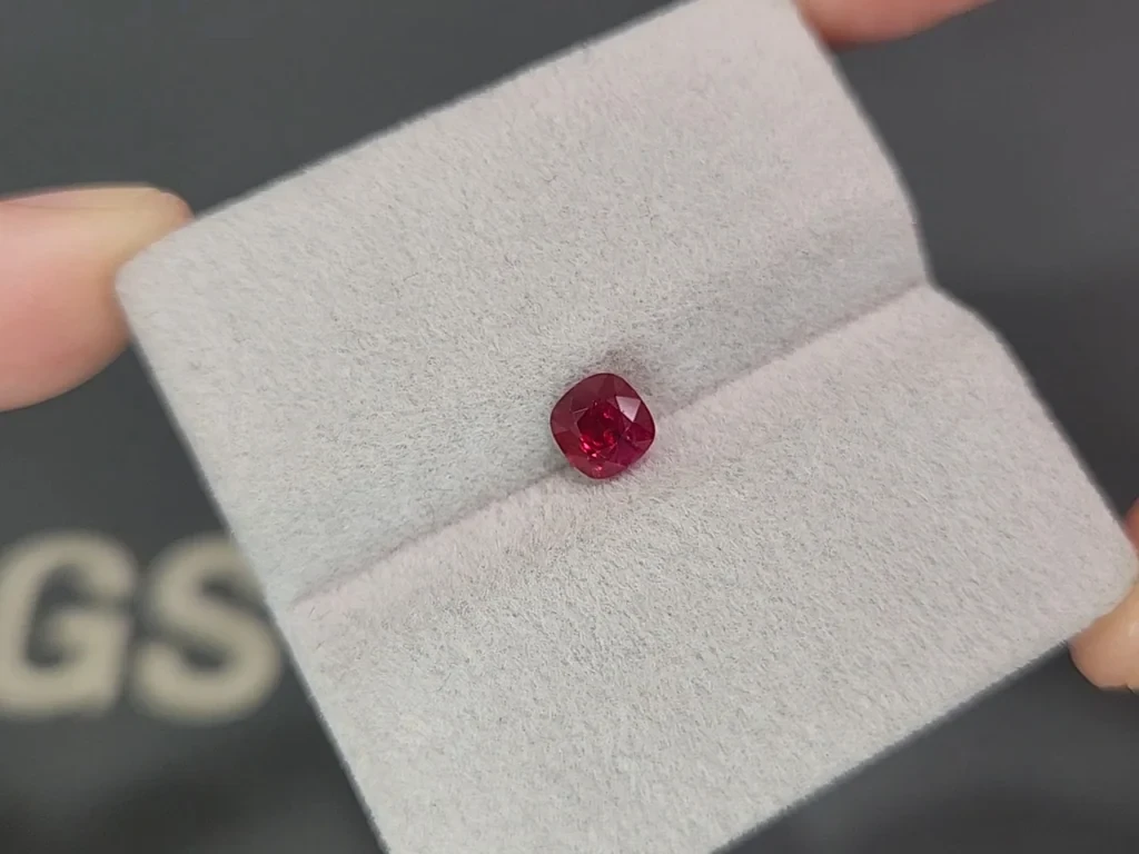 Unheated ruby Pigeon's blood cushion cut 1.01 carats, Burma  Image №4