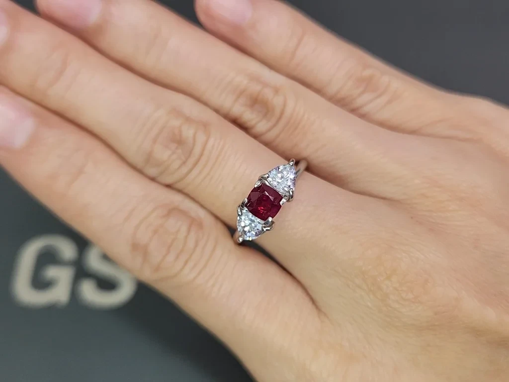Unheated ruby Pigeon's blood cushion cut 1.01 carats, Burma  Image №5
