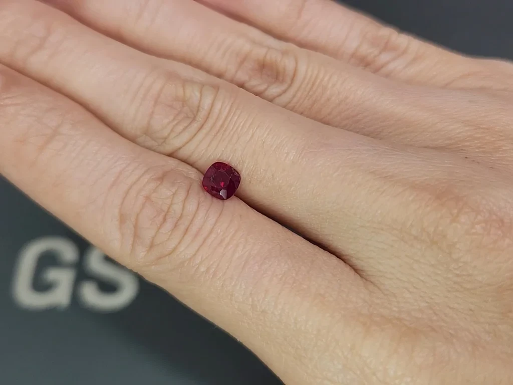 Unheated ruby Pigeon's blood cushion cut 1.01 carats, Burma  Image №2
