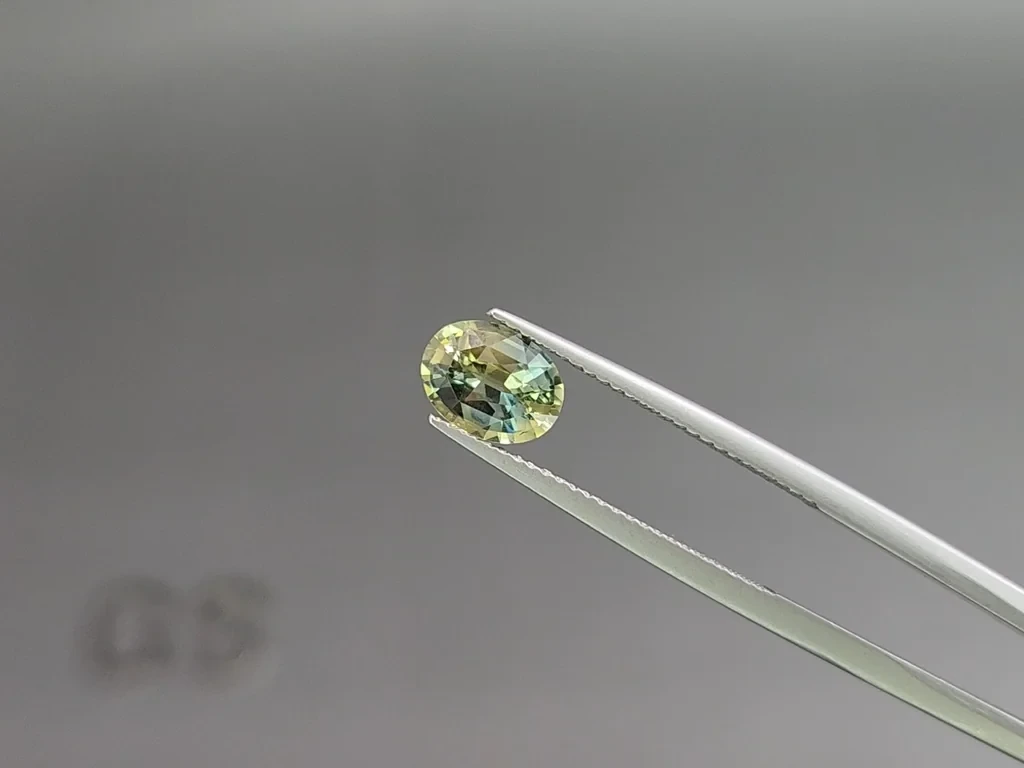 Unheated sapphire Bi-color oval cut 1.55 carats, Madagascar Image №3