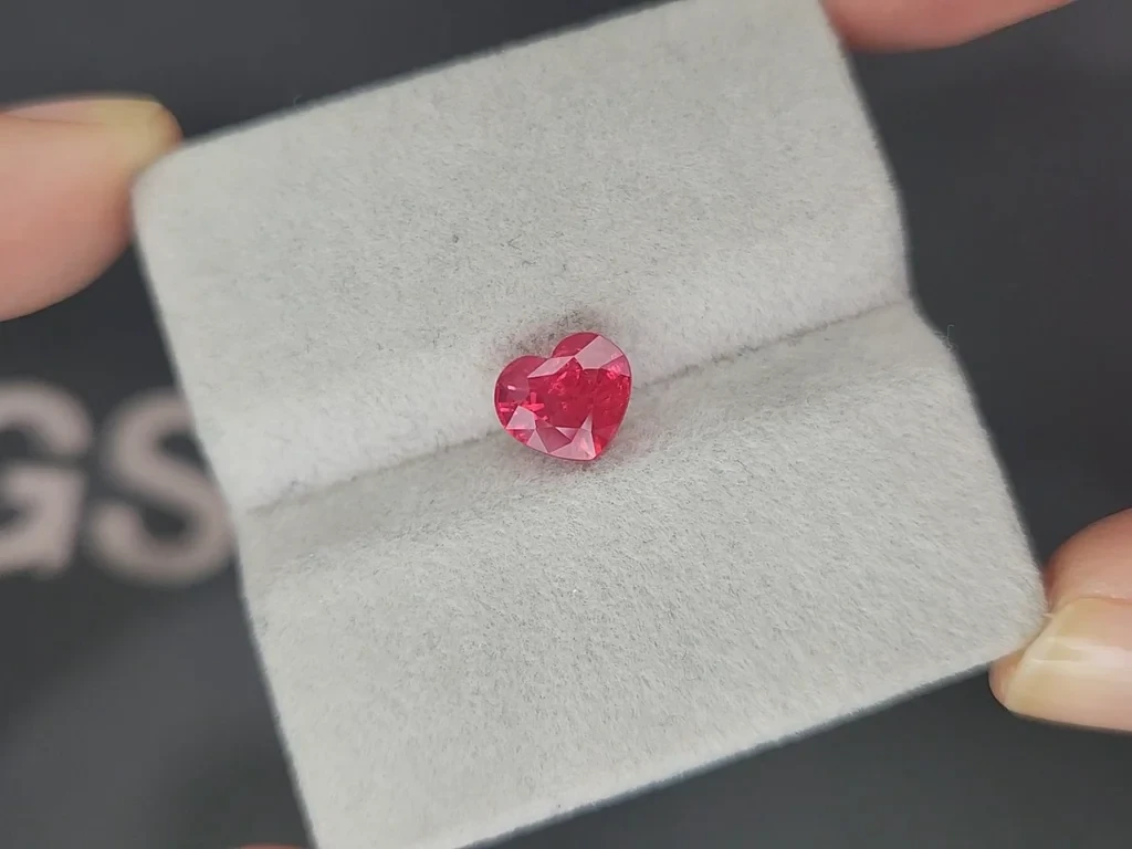 Spinel Mahenge Vibrant Pink heart shape 2.01 carats, Tanzania Image №4