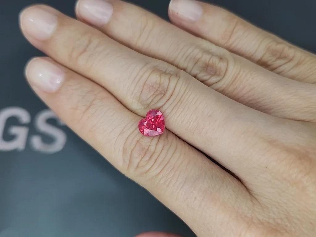 Spinel Mahenge Vibrant Pink heart shape 2.01 carats, Tanzania Image №2