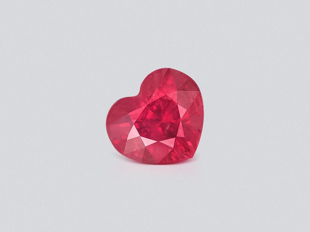 Spinel Mahenge Vibrant Pink heart shape 2.01 carats, Tanzania Image №1
