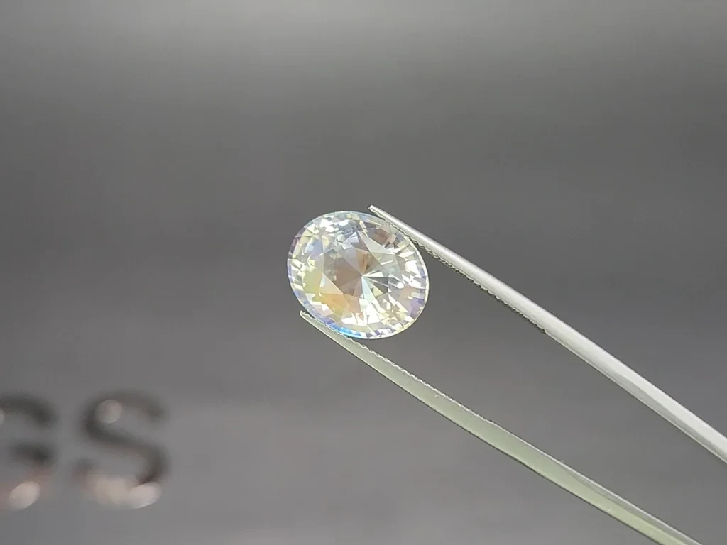 Rainbow  moonstone oval cut 7.81 carats, Madagascar Image №3