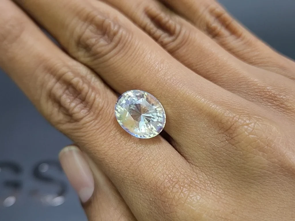 Rainbow  moonstone oval cut 7.81 carats, Madagascar Image №2